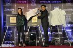 Kareena Kapoor, Madhur Bhandarkar unveil UTVstars Walk of the Stars in Taj Land_s End, Mumbai on 28th March 2012 (52).JPG